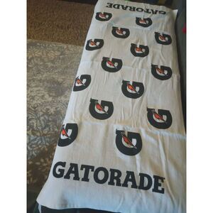 Gatorade Sideline G Towel - Anti-Microbial All Sport Cotton Gym Towel 22" x 42"